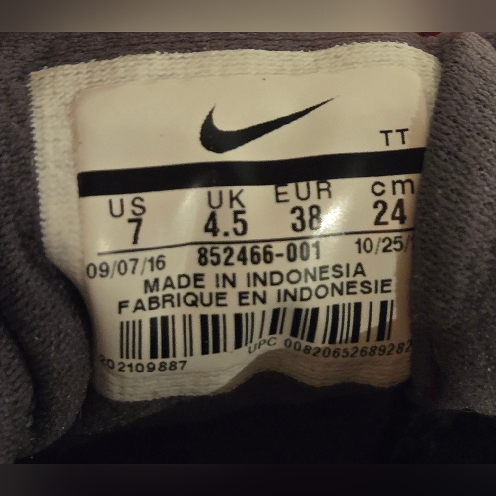Nike Charcoal and Tangerine Running Shoes - Picture 4 of 11